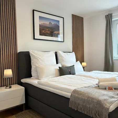 Rema Homes - Luxurioese - Messenaehe - Apartman