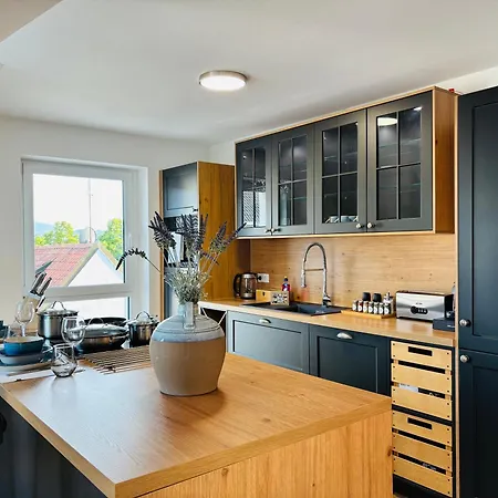 Rema Homes - Luxurioese - Messenaehe - アパート