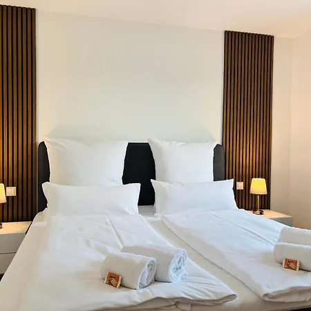 Rema Homes - Luxuriöse - Messenähe -