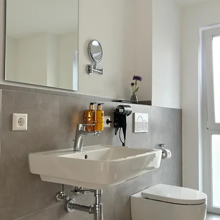 Rema Homes - Grosse Mit Kueche In شقة